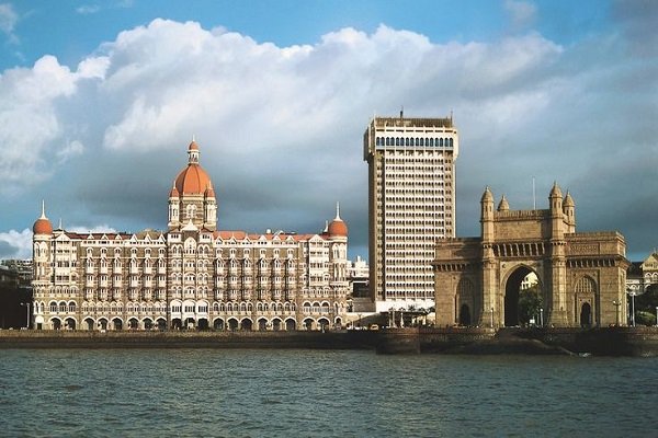 chandrapur to mumbai cabs